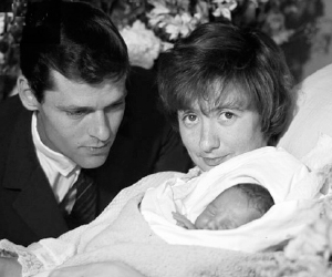 অবি888sport app download for androidীয় লঘুতা : ফ্রঁসোয়াজ সাগঁ