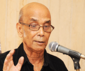 নৈশভোজে রক্তপাত ও ব্যক্তিগত অনুষঙ্গের সৈয়দ হক