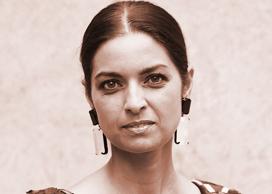 ঝুম্পা লাহিড়ীর ইন আদার ওয়ার্ডস : অকারণ বাগাড়ম্বর