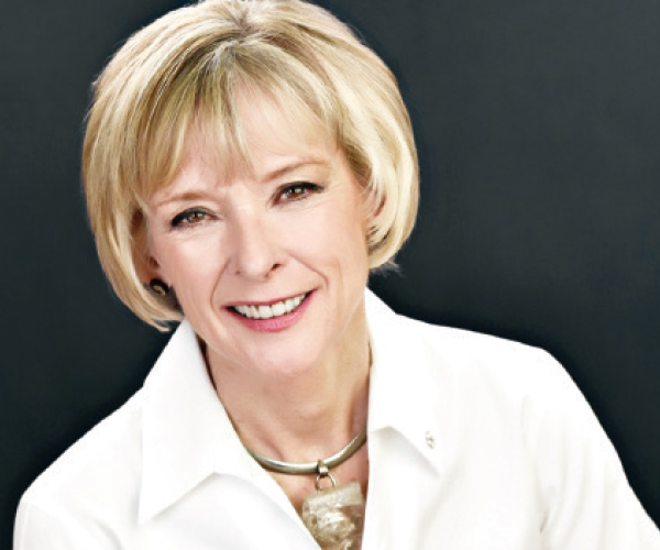 ইতিহাসনিষ্ঠ কানাডীয় লেখক শার্লট গ্রের কথা