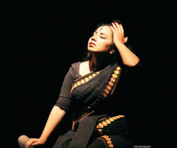 নভেরা : মাটির আঙিনায় কিংবদন্তির অবতরণ