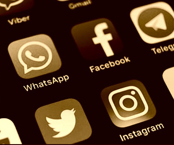 সোশ্যাল মিডিয়া