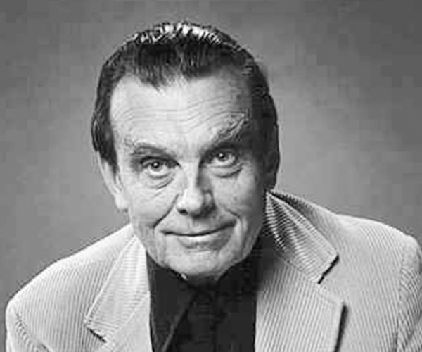 নীলিমার ওপারে পাহাড় তুলতে তুলতে