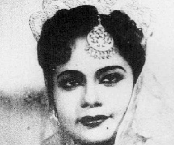 সরযূবালা দেবী : যে জন আছেন মাঝখানে