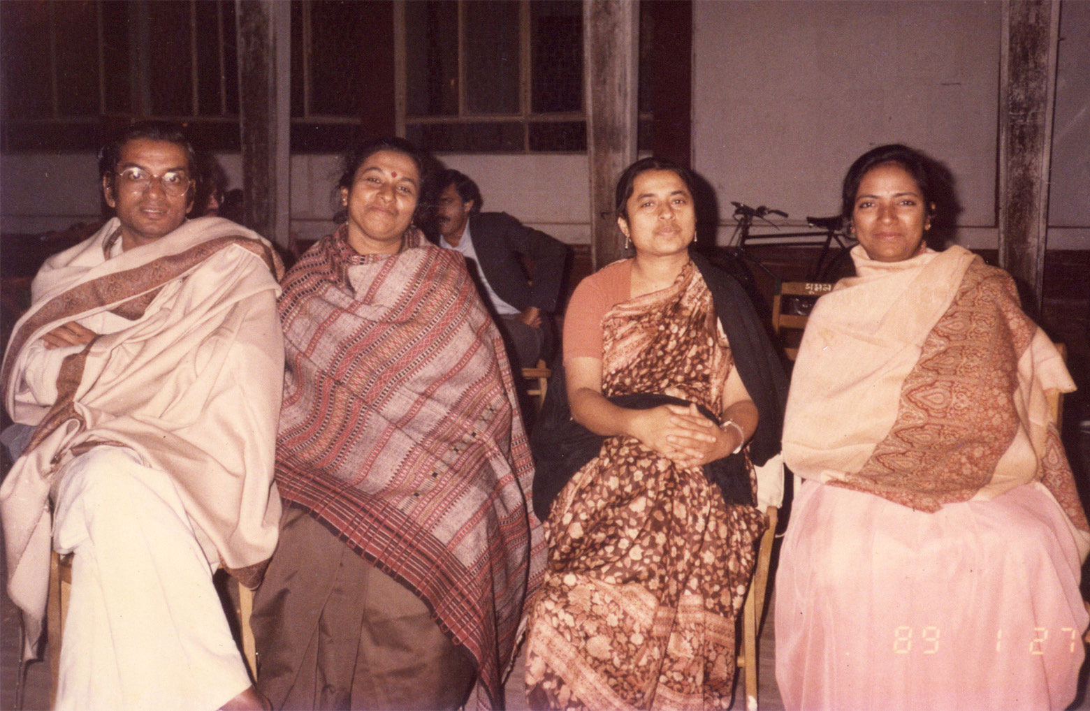 আবুল হাসনাত : দূরের ও কাছের মানুষ