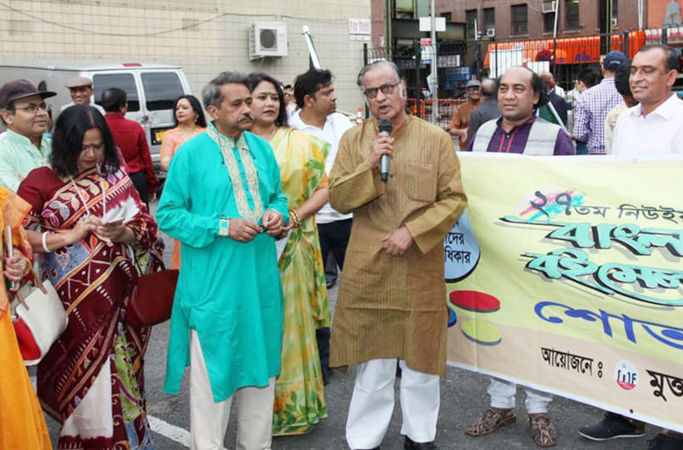 আবুল হাসনাত আমাকে লিখতে অনুপ্রাণিত করেছেন