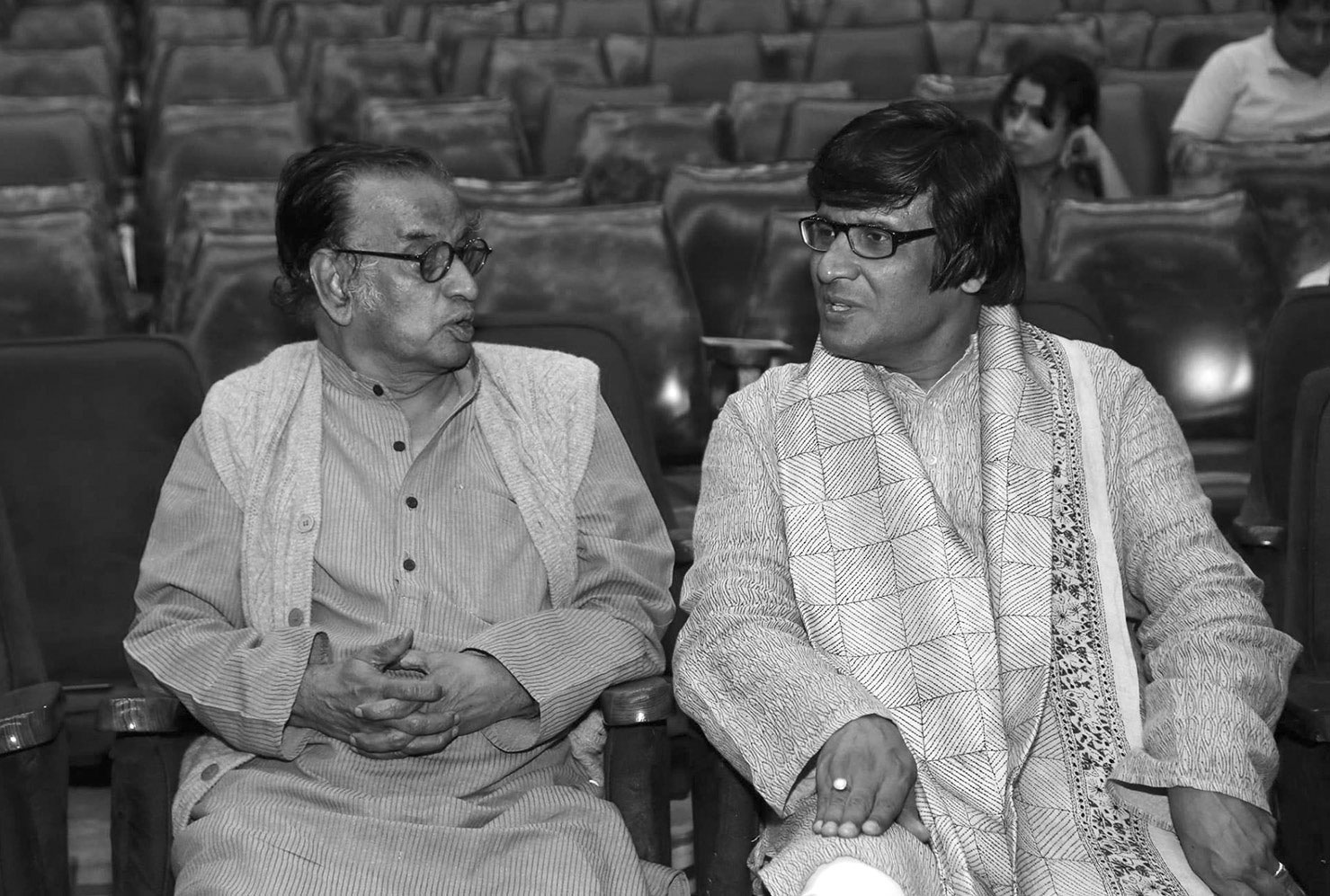 আলোর অন্বেষণে