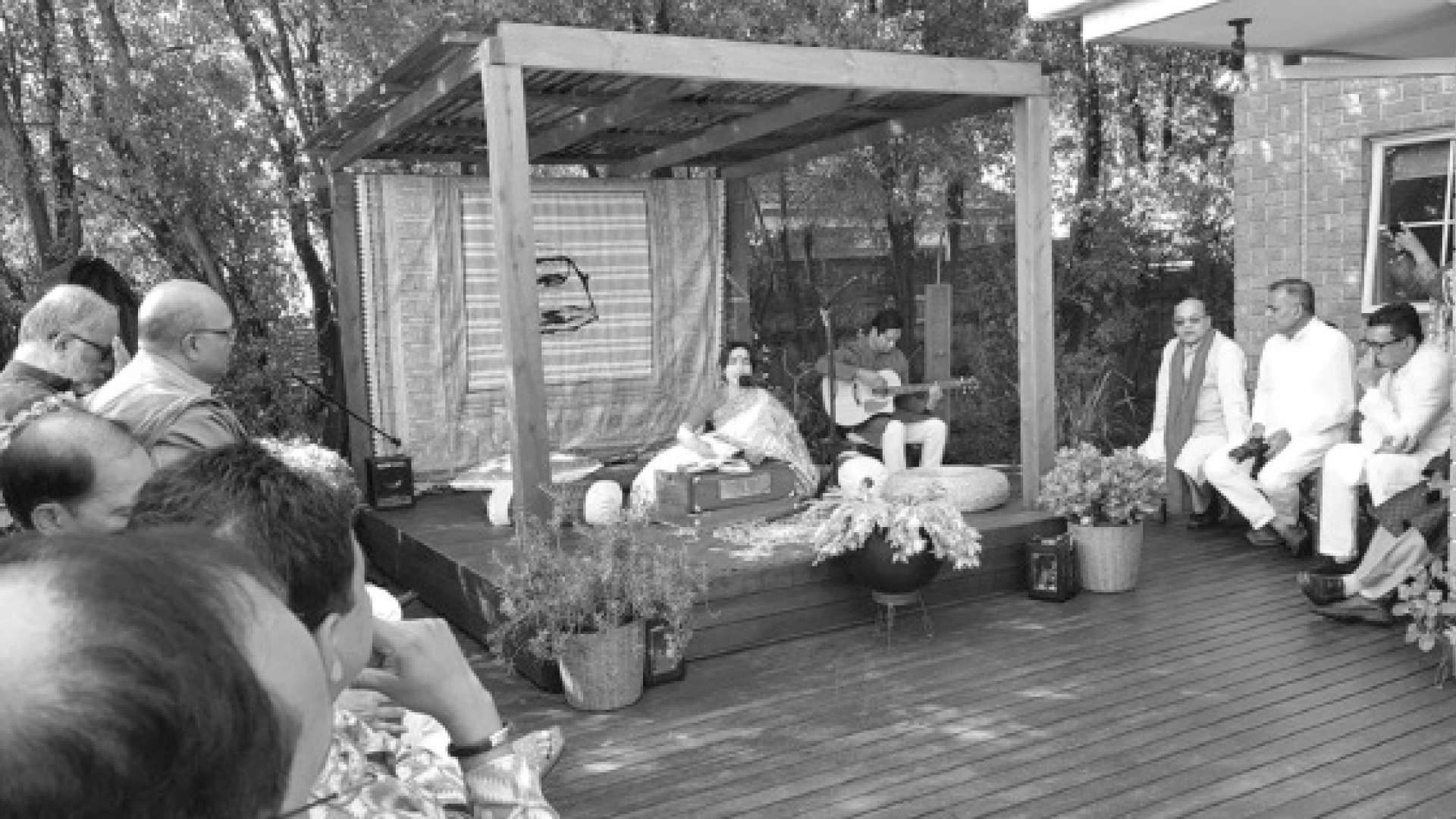 আমার অভিবাসী বাঙালিয়ানায় সুরের অনুষঙ্গ