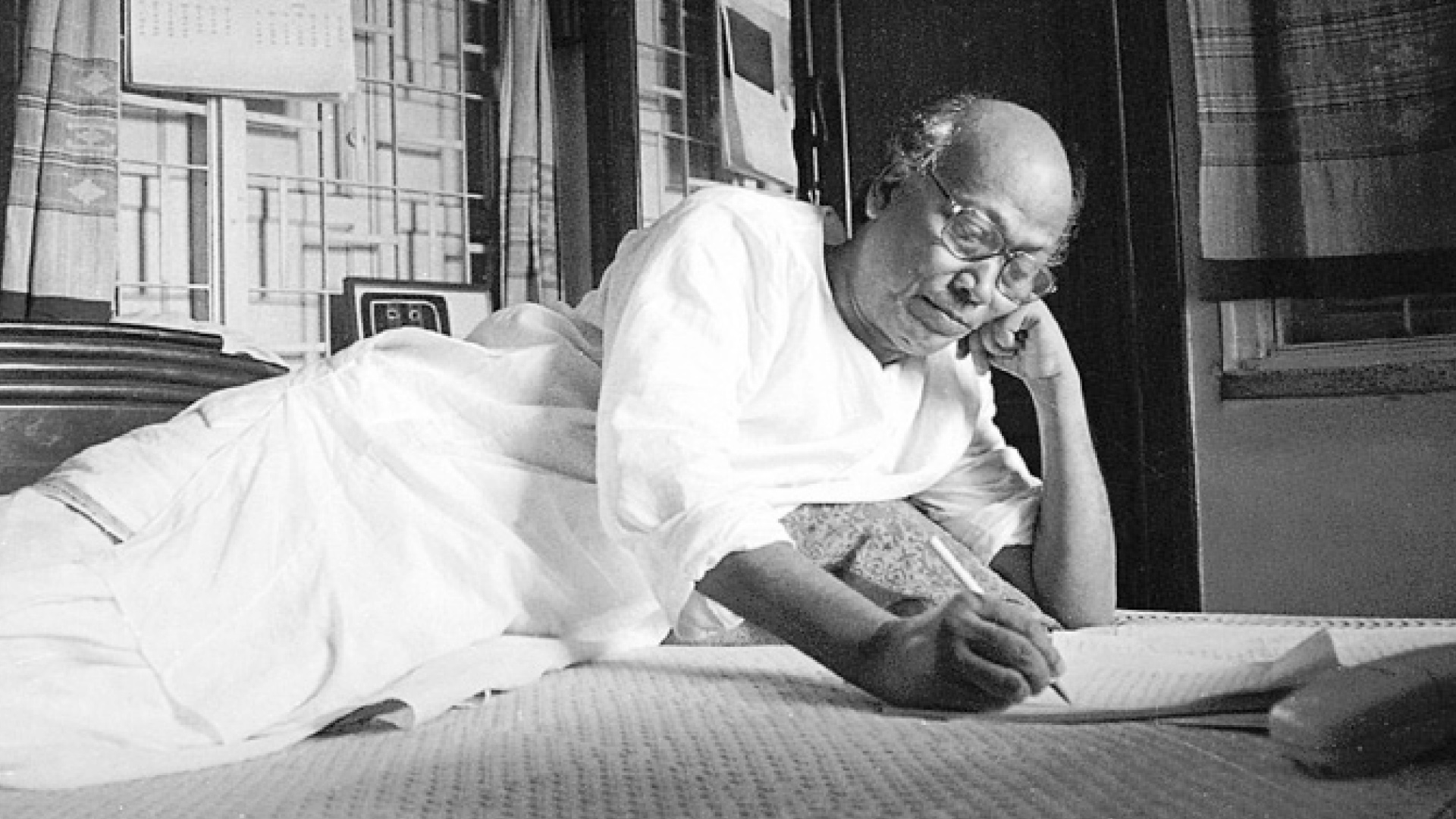 শঙ্খ ঘোষ : অন্তরস্থিত সত্তা ও 888sport app download apkর অভিব্যঞ্জনা