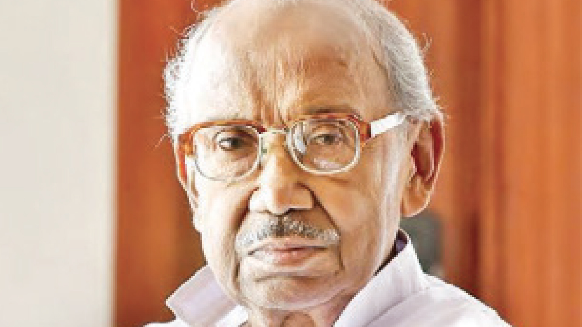 তরুণ মজুমদার : অগ্নিজয়ী পুরুষ