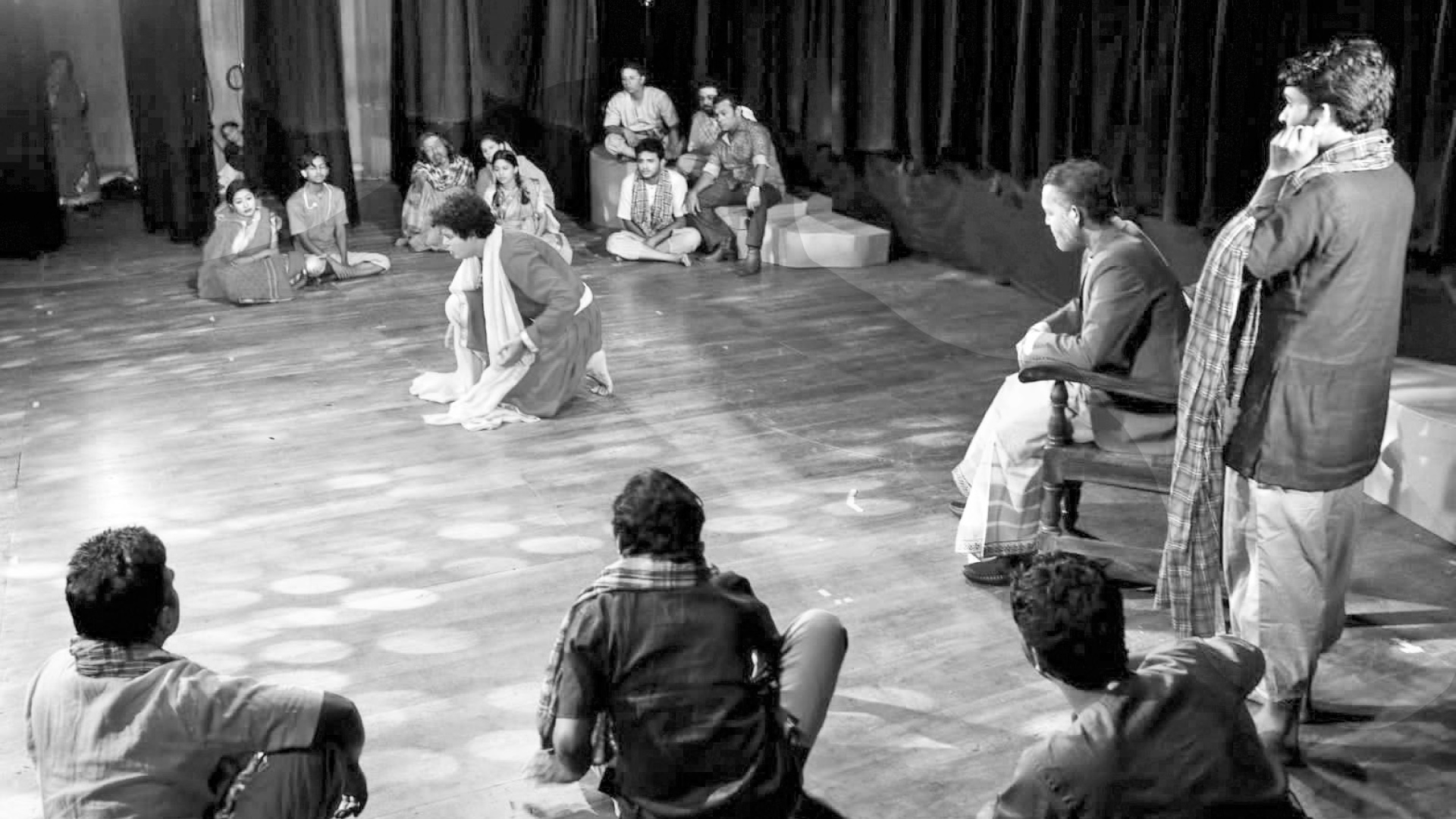 পারাপার : একই চেহারার ভেতর 888sport live chatী ও শকুন