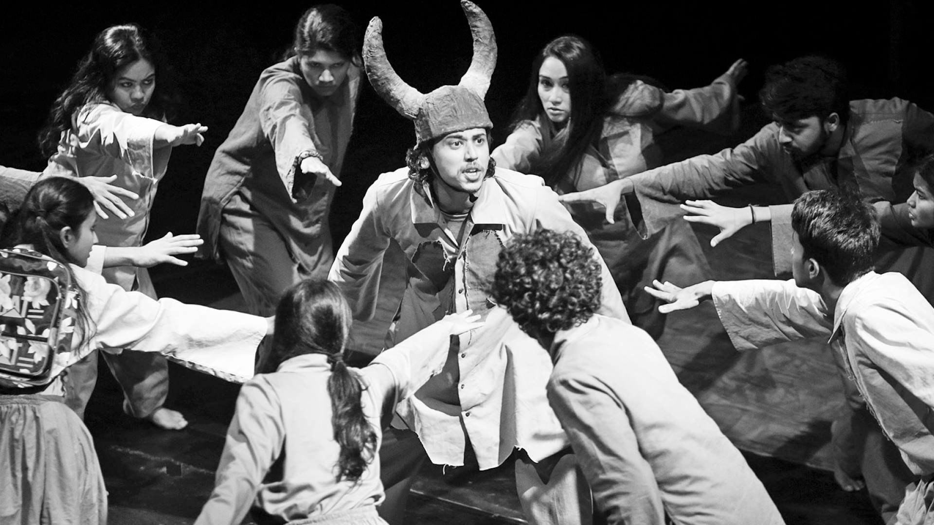 আদম সুরত : মানুষের স্বরূপ অন্বেষণ