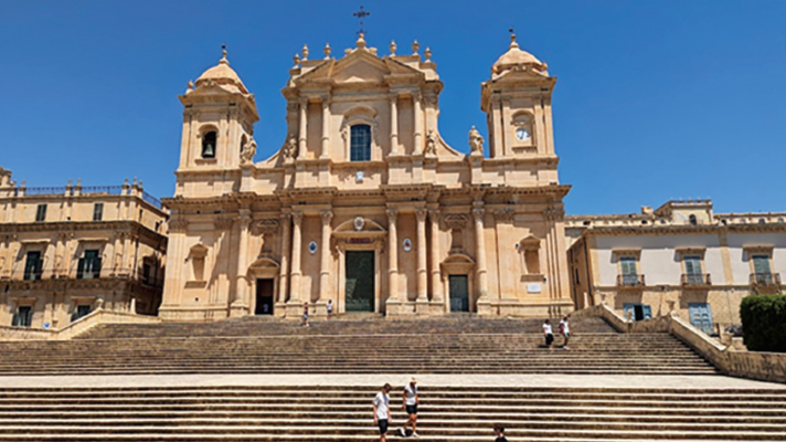 সিসিলি : ভূমধ্যসাগরের দ্বীপে স্থাপনায় ঐতিহ্য ও খাবারে স্বাতন্ত্র্য
