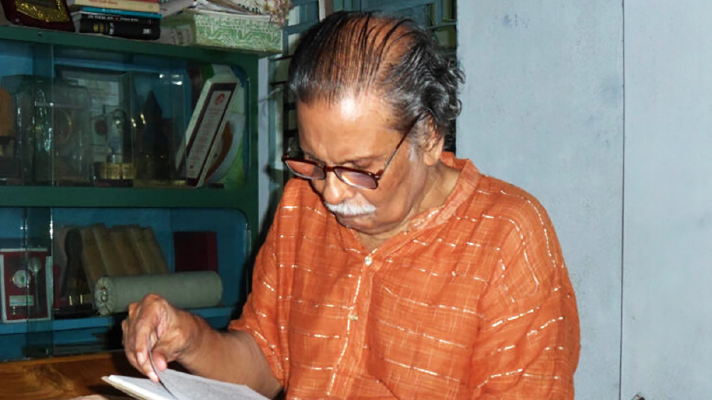 ছাঁচ ও ছাঁচের বাইরের যতীন সরকার