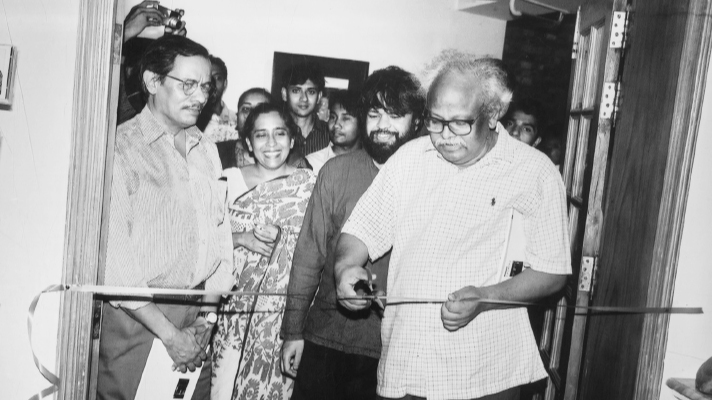 হঠাৎ ফাঁকা করে চলে গেলেন